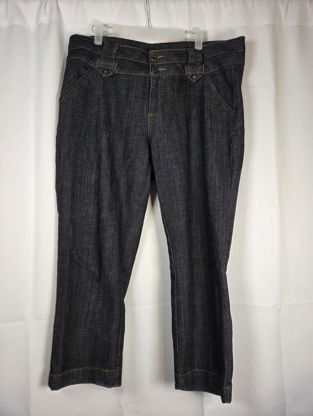 cb established 1962 Woman's Size 12 Capri Denim Blue Jeans